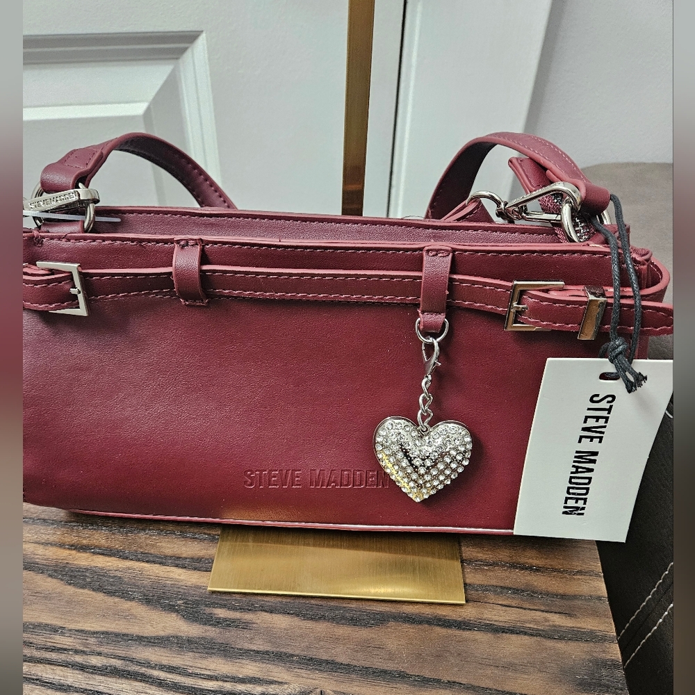 Steve Madden Burgundy Crossbody / Shoulder Bag – NWT With Heart Charm